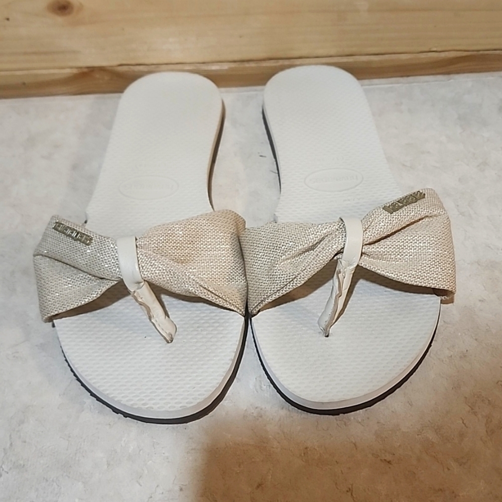 Havaiana Bow Sandals size 7/8w womans